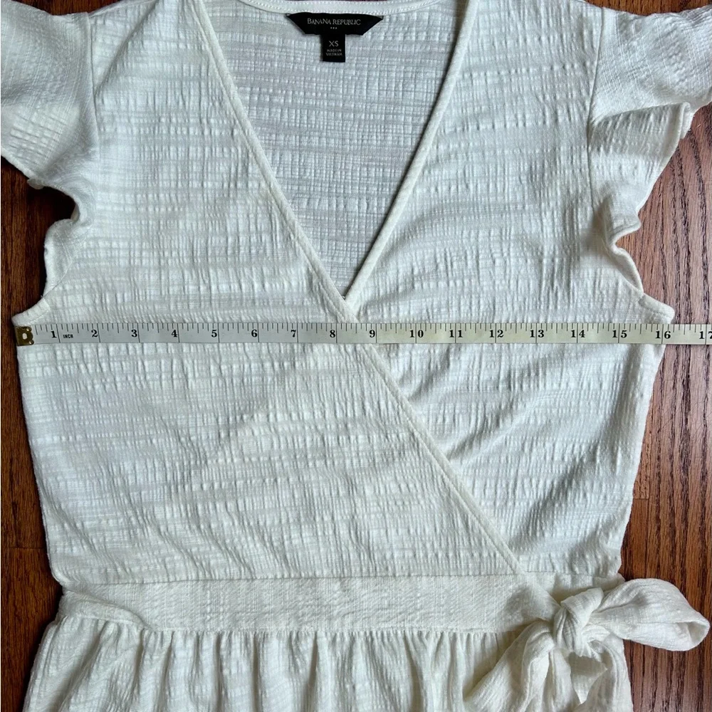 Banana Republic Women's Off White Sleeveless Casual Wrap Top - Picture 4 of 7